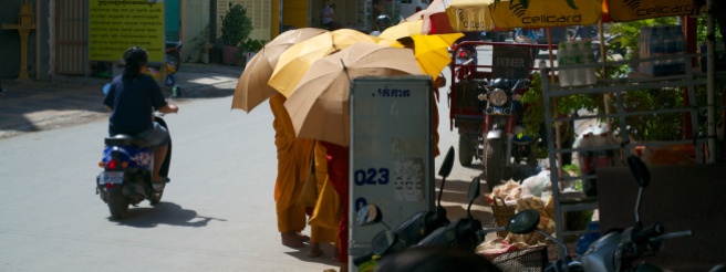 Monniken in het straatbeeld